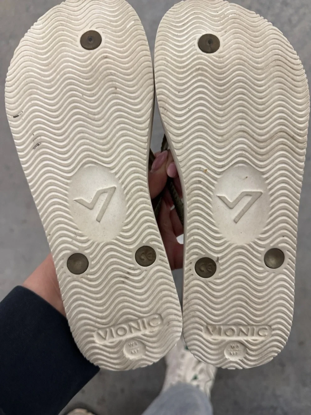 Vionic Tropical Pink Floral Flip Flops with Olive Straps - Picture 4 of 5